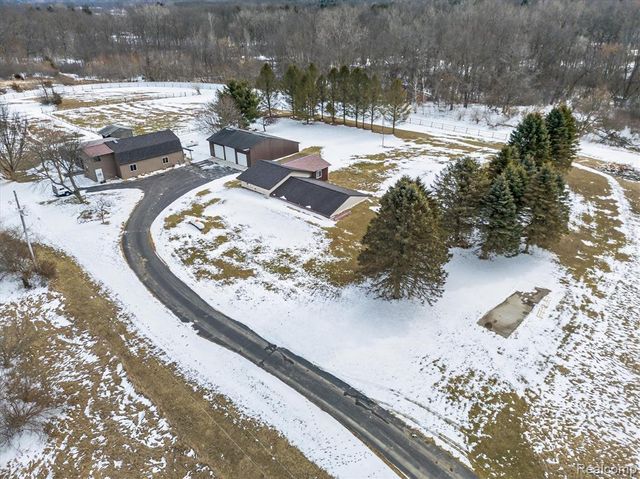 14463 Seymour Road, Linden, MI 48451