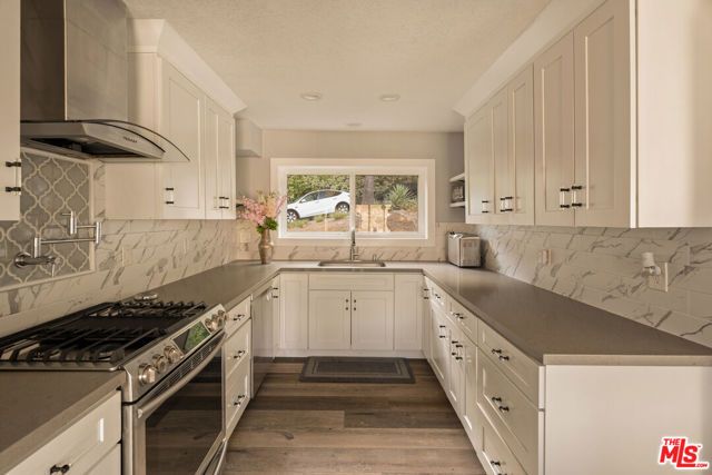 1664 Gladys Drive, Glendale, CA 91206