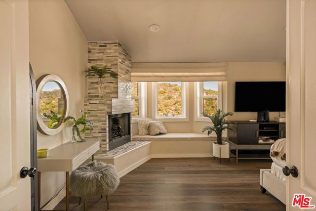 1664 Gladys Drive, Glendale, CA 91206