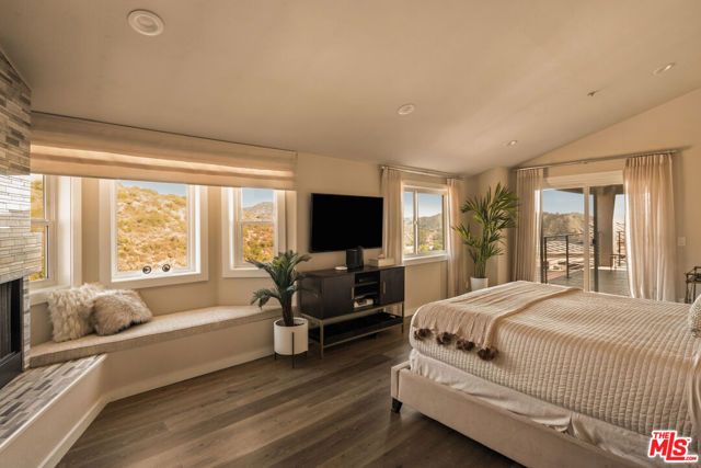 1664 Gladys Drive, Glendale, CA 91206