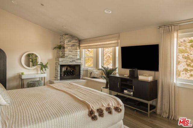 1664 Gladys Drive, Glendale, CA 91206