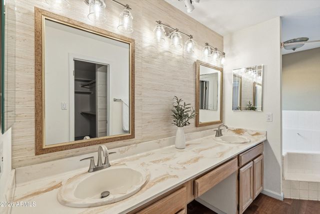 210 W CANTERBURY Lane, Phoenix, AZ 85023