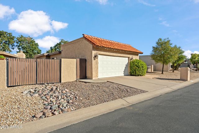 210 W CANTERBURY Lane, Phoenix, AZ 85023
