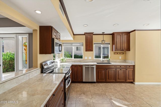 210 W CANTERBURY Lane, Phoenix, AZ 85023