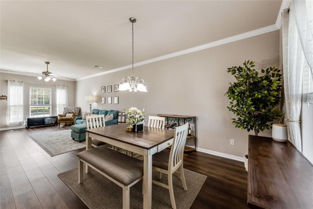 512 Forest Village Circle, La Marque, TX 77568