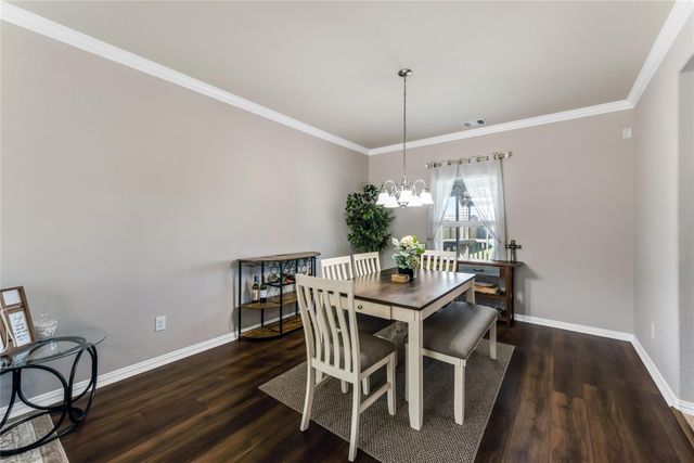 512 Forest Village Circle, La Marque, TX 77568