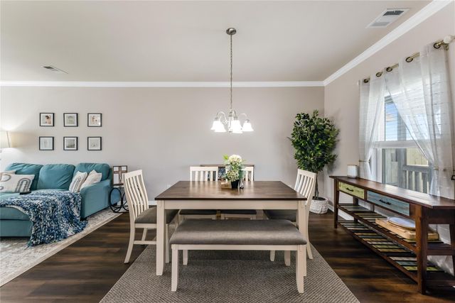 512 Forest Village Circle, La Marque, TX 77568