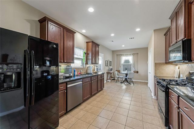 512 Forest Village Circle, La Marque, TX 77568