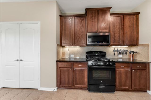 512 Forest Village Circle, La Marque, TX 77568