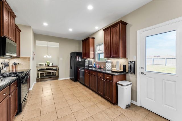 512 Forest Village Circle, La Marque, TX 77568