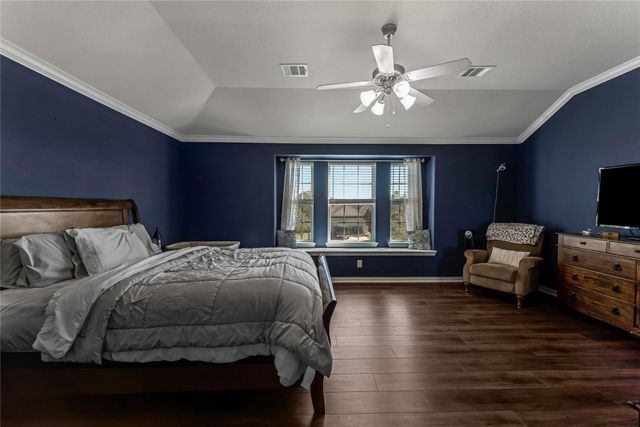 512 Forest Village Circle, La Marque, TX 77568