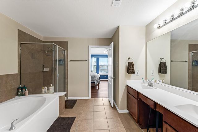 512 Forest Village Circle, La Marque, TX 77568