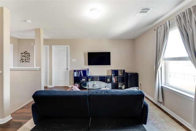 512 Forest Village Circle, La Marque, TX 77568