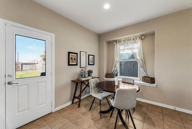 512 Forest Village Circle, La Marque, TX 77568