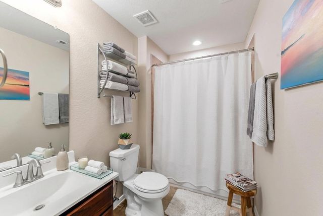 512 Forest Village Circle, La Marque, TX 77568