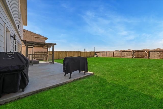 512 Forest Village Circle, La Marque, TX 77568