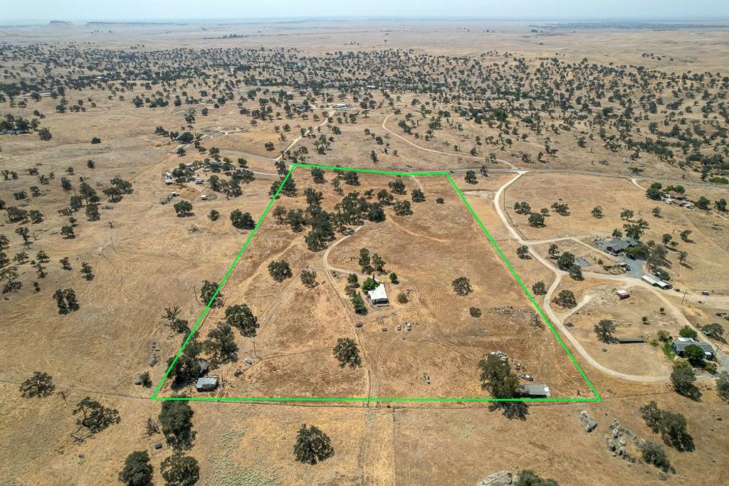 Image 10 of property listing at 39641 Road 406, Madera, CA 93636