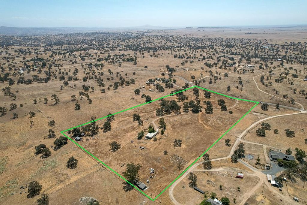 Image 11 of property listing at 39641 Road 406, Madera, CA 93636