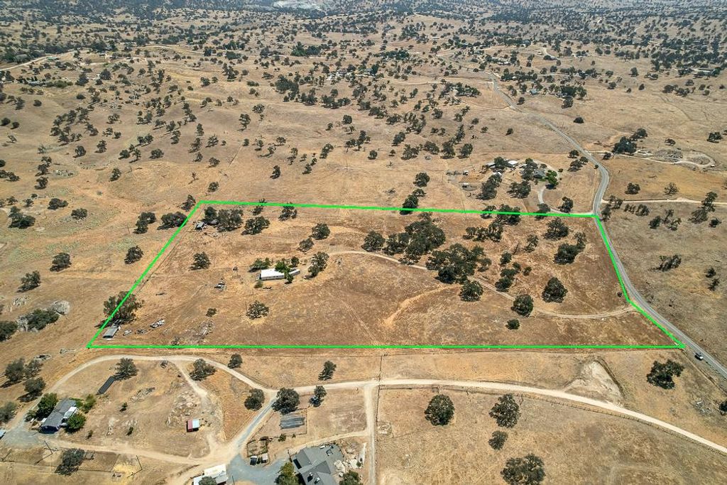 Image 12 of property listing at 39641 Road 406, Madera, CA 93636