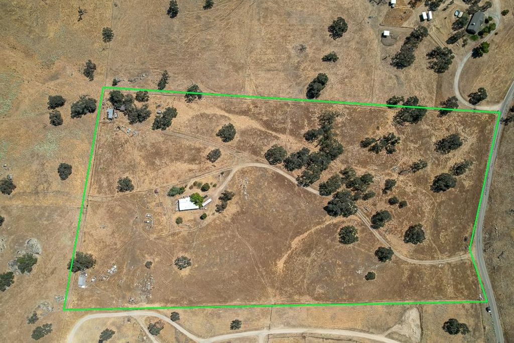 Image 13 of property listing at 39641 Road 406, Madera, CA 93636