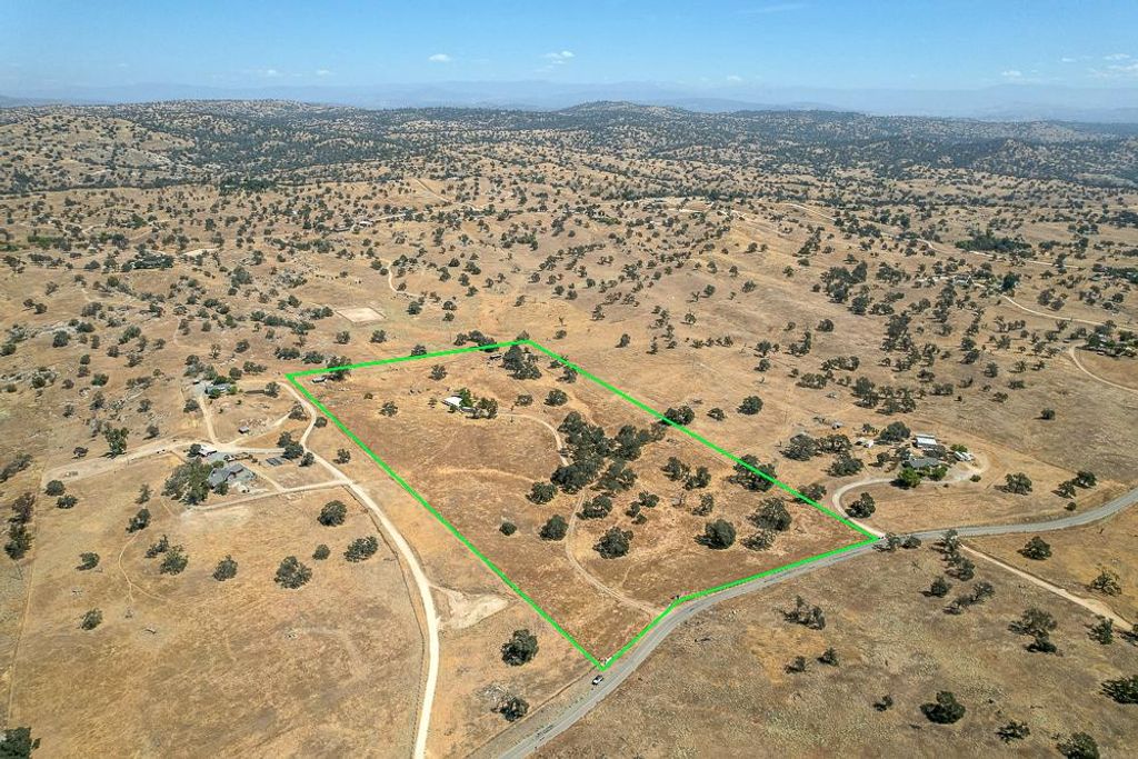 Image 15 of property listing at 39641 Road 406, Madera, CA 93636