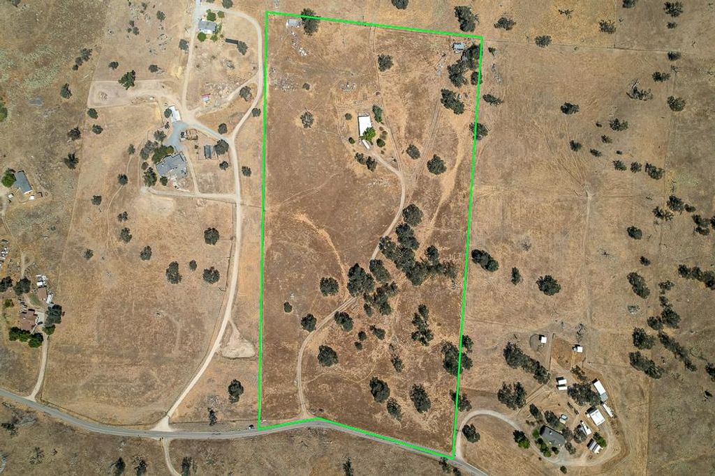 Image 16 of property listing at 39641 Road 406, Madera, CA 93636