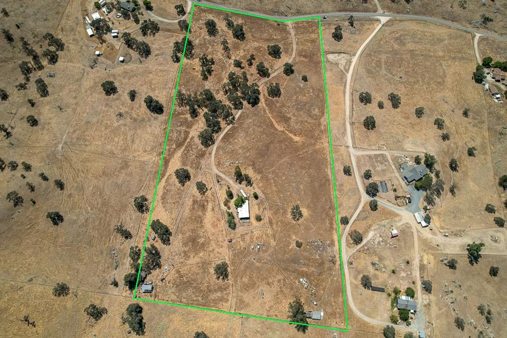 Image 18 of property listing at 39641 Road 406, Madera, CA 93636