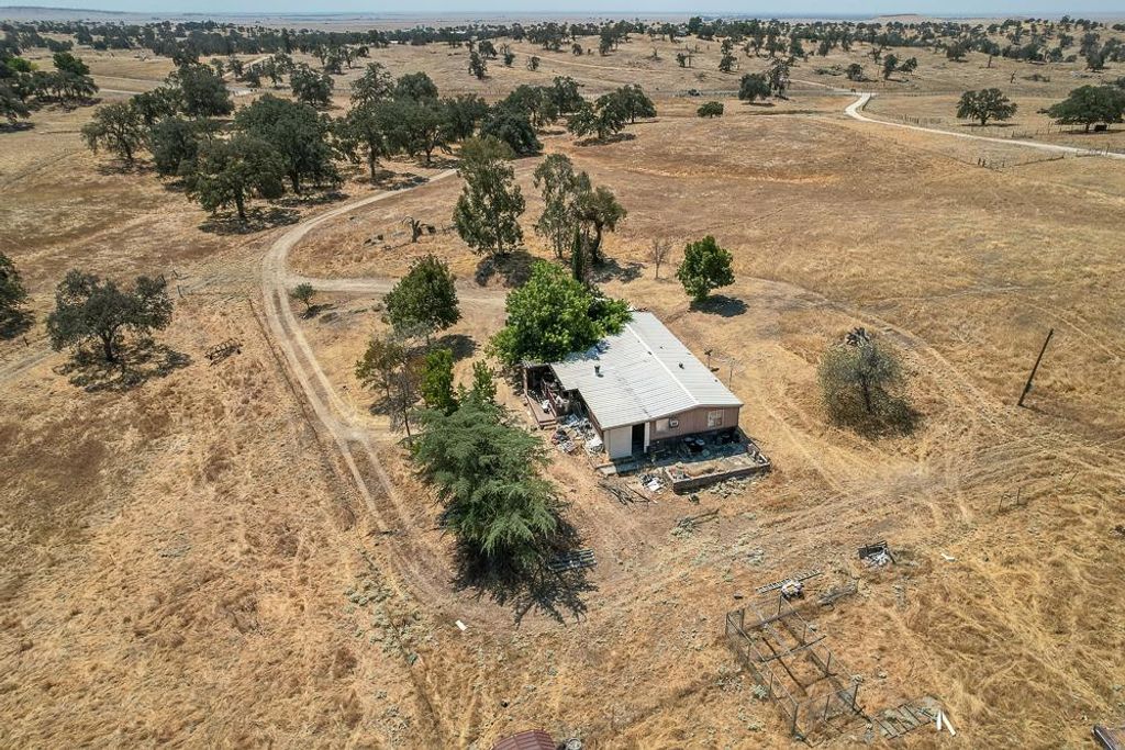 Image 19 of property listing at 39641 Road 406, Madera, CA 93636