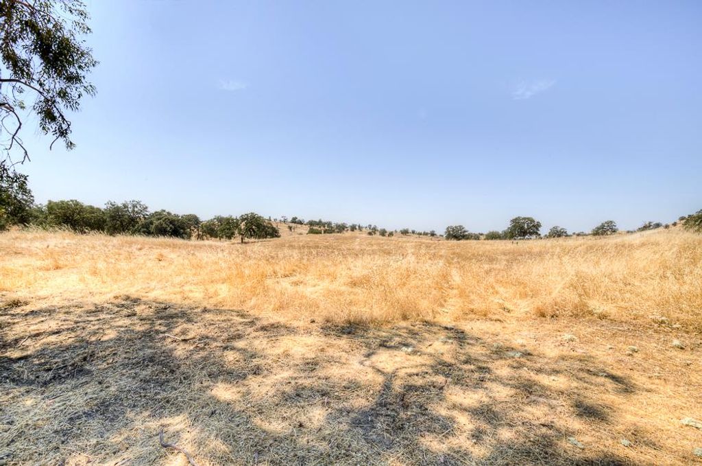 Image 2 of property listing at 39641 Road 406, Madera, CA 93636