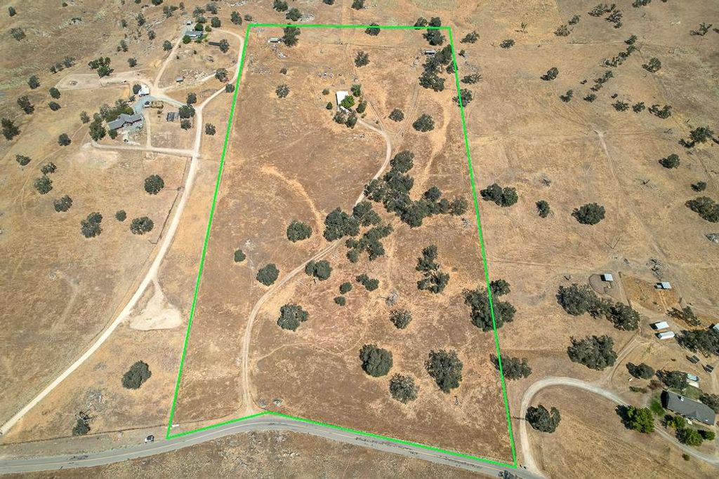 Image 3 of property listing at 39641 Road 406, Madera, CA 93636