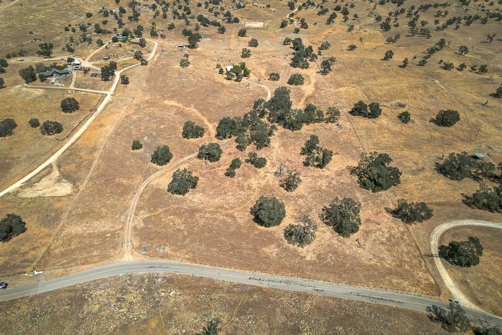 Image 4 of property listing at 39641 Road 406, Madera, CA 93636