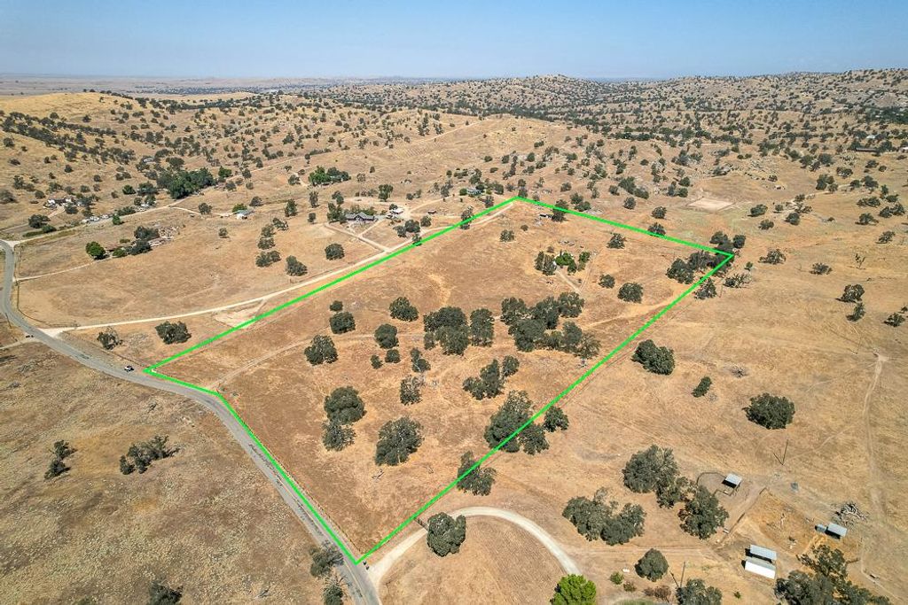Image 6 of property listing at 39641 Road 406, Madera, CA 93636