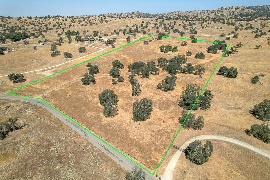 Image 7 of property listing at 39641 Road 406, Madera, CA 93636