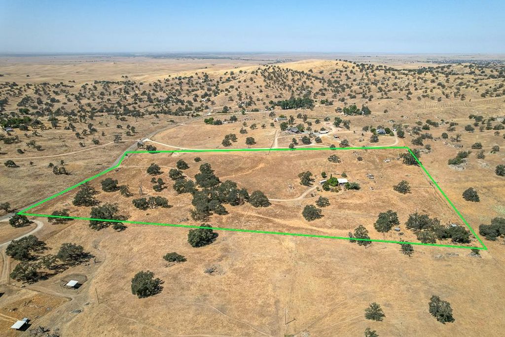 Image 8 of property listing at 39641 Road 406, Madera, CA 93636