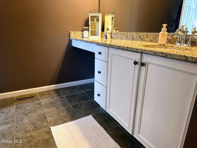 605 Worthington Terrace, North Greenbush, NY 12198