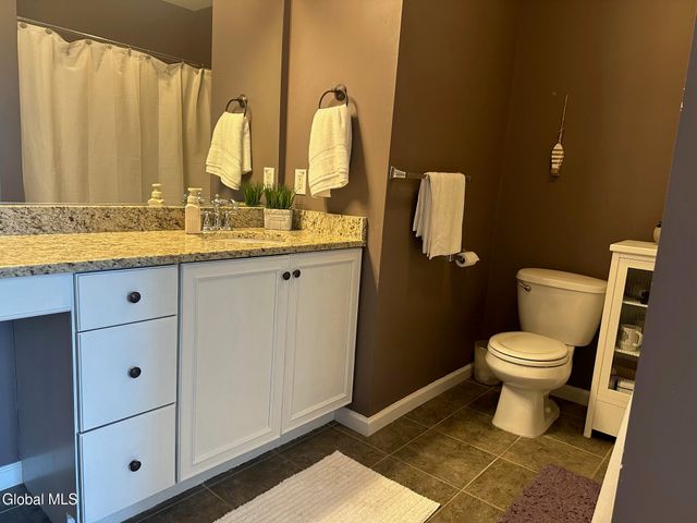 605 Worthington Terrace, North Greenbush, NY 12198