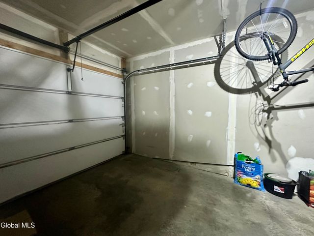 605 Worthington Terrace, North Greenbush, NY 12198