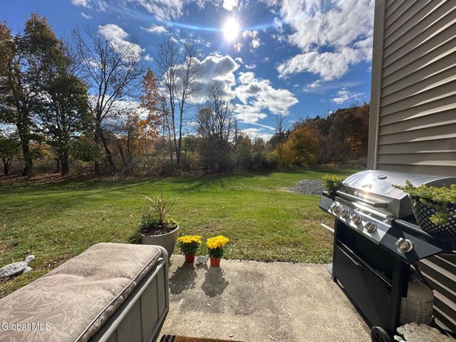 605 Worthington Terrace, North Greenbush, NY 12198