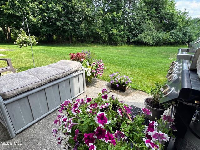 605 Worthington Terrace, North Greenbush, NY 12198