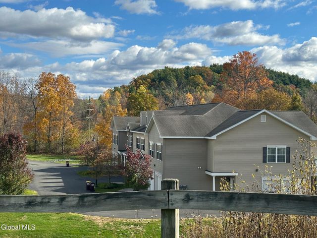 605 Worthington Terrace, North Greenbush, NY 12198