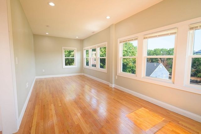 28-30 Chestnut 3, Boston, MA 02130