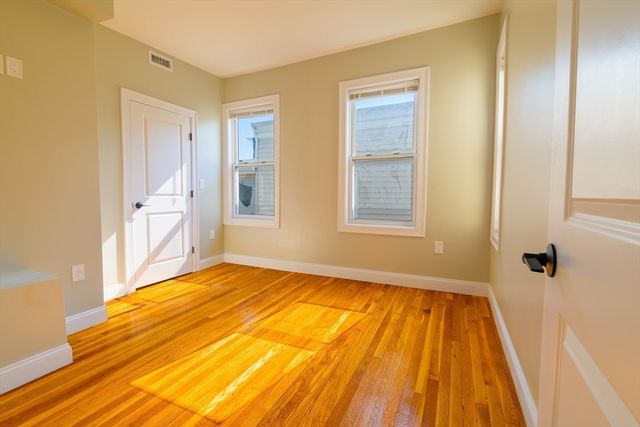 28-30 Chestnut 3, Boston, MA 02130