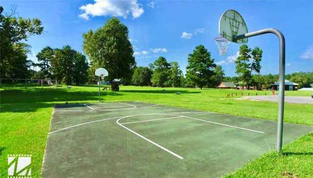 20 West Forest Drive, Huntsville, TX 77358