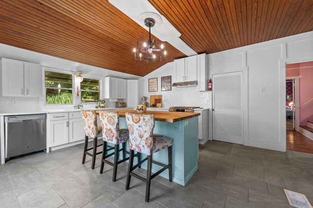 104 Court Square Road, El Paso, AR 72045