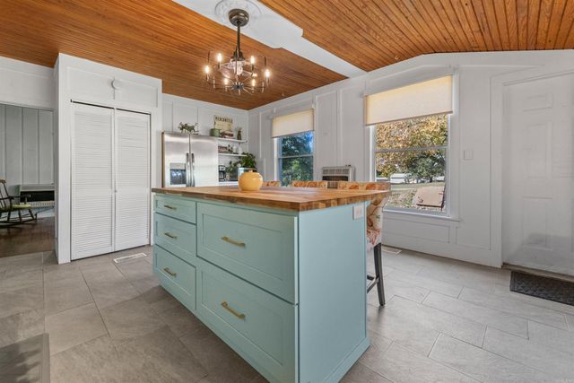 104 Court Square Road, El Paso, AR 72045