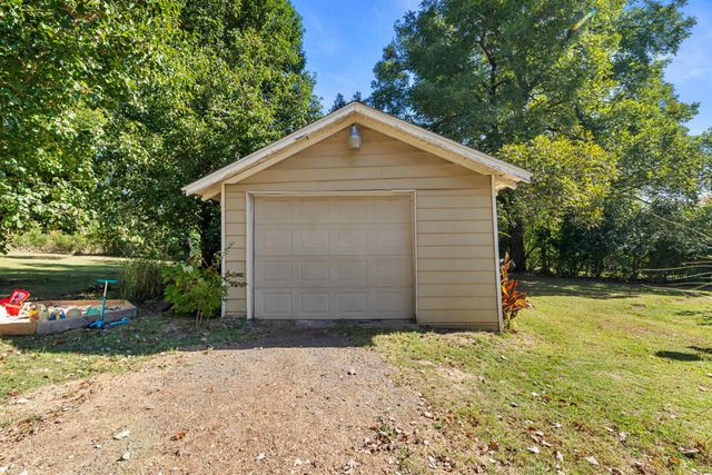 104 Court Square Road, El Paso, AR 72045