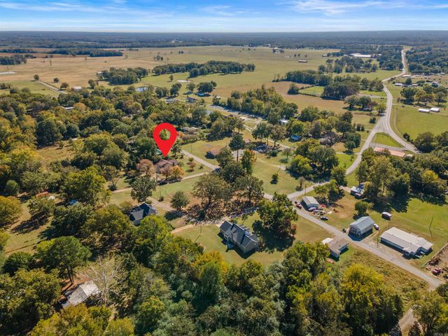 104 Court Square Road, El Paso, AR 72045