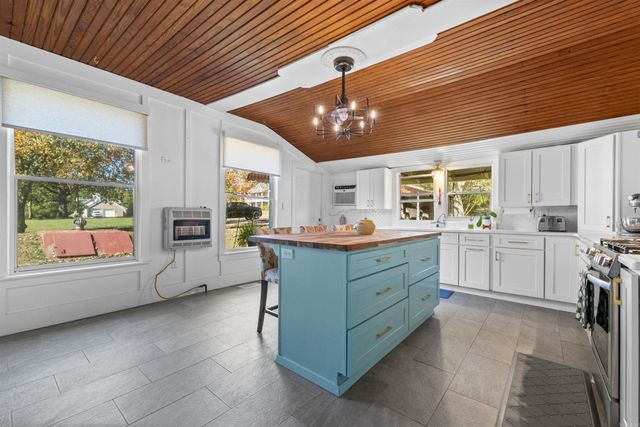 104 Court Square Road, El Paso, AR 72045