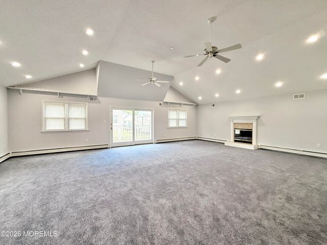 27 3rd Avenue, Toms River, NJ 08757