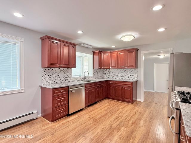 27 3rd Avenue, Toms River, NJ 08757